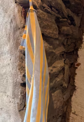 Handduk linne. Randig gul/blå.