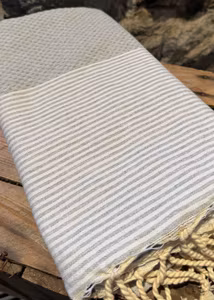 Badlakan/handduk 100 x 200 cm. 100% bomull. Ljusgrått.