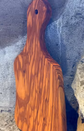 Serveringsbricka/skärbräda i olivträ 32 cm.