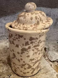 Handgjord burk med lock 14 cm. Spruzzi. Ljusbrun.