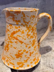 Handgjord kanna 18 cm. Spruzzi. Ockragul.