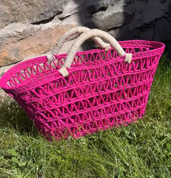 Stråväska- shoppingbag 48 cm. Cerise.