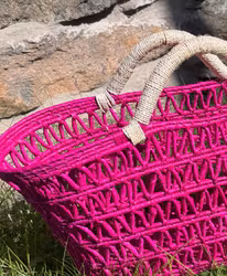 Stråväska- shoppingbag 48 cm. Cerise.