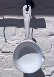 Skopa i glaserad keramik 21 cm. Vit.