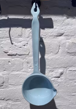 Skopa i glaserad keramik 35 cm. Ljusgrön.