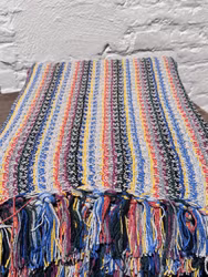 Pläd/duk i bomull 130 x 170 cm. Färgmix.
