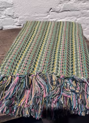 Pläd/duk i bomull 130 x 170 cm. Färgmix.