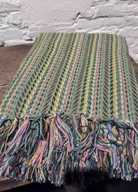 Pläd/duk i bomull 130 x 170 cm. Färgmix.
