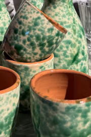 Handgjord mugg grönmönstrad 9 cm.