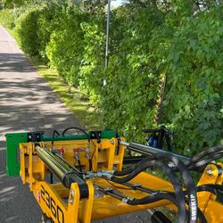 Häckklipp till frontlastare med bultat Trimafäste
