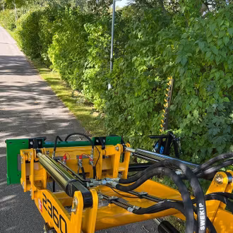 Häckklipp till frontlastare med bultat Trimafäste