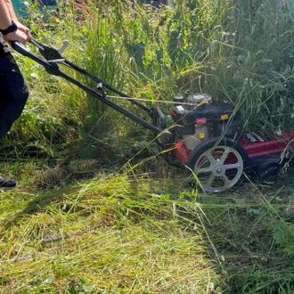 Grästrimmer på hjul