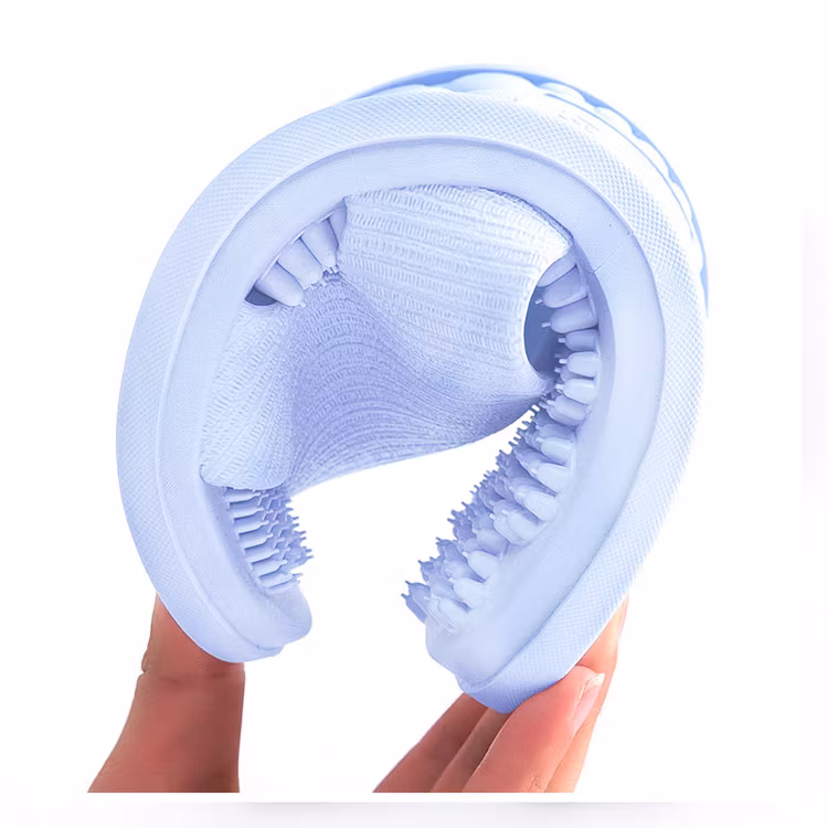 Lichtblauwe slippers (voetmassage)