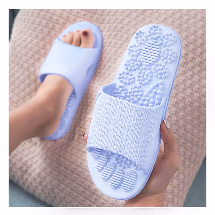 Lichtblauwe slippers (voetmassage)