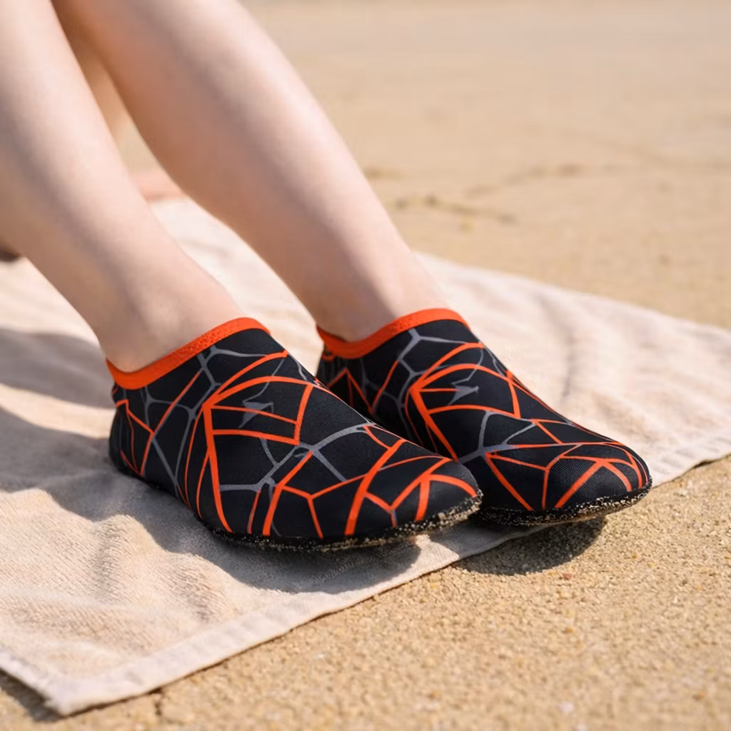 Waterschoenen (zwart & rood)