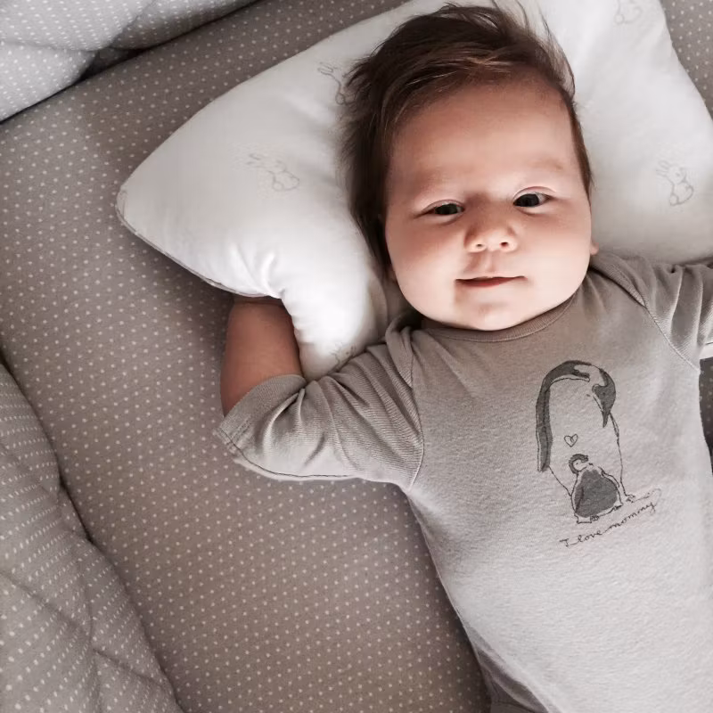 Sovepose, dyne eller tæppe? Hvad er bedst for en baby at sove i?