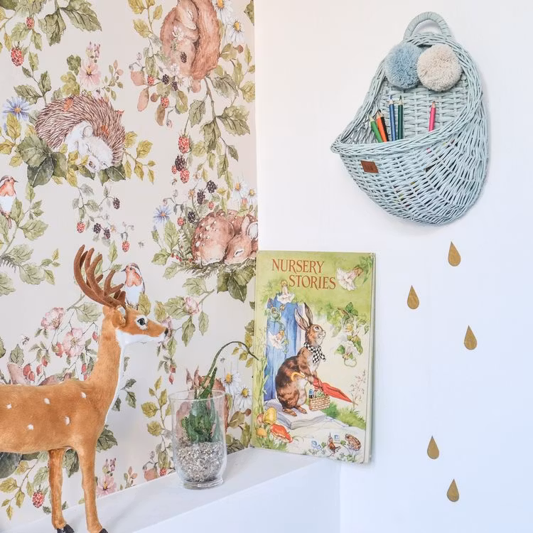 Dekornik, tapet Lysegrå skov