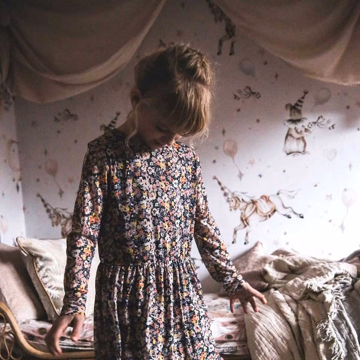 Dekornik, tapet Girls Magic White