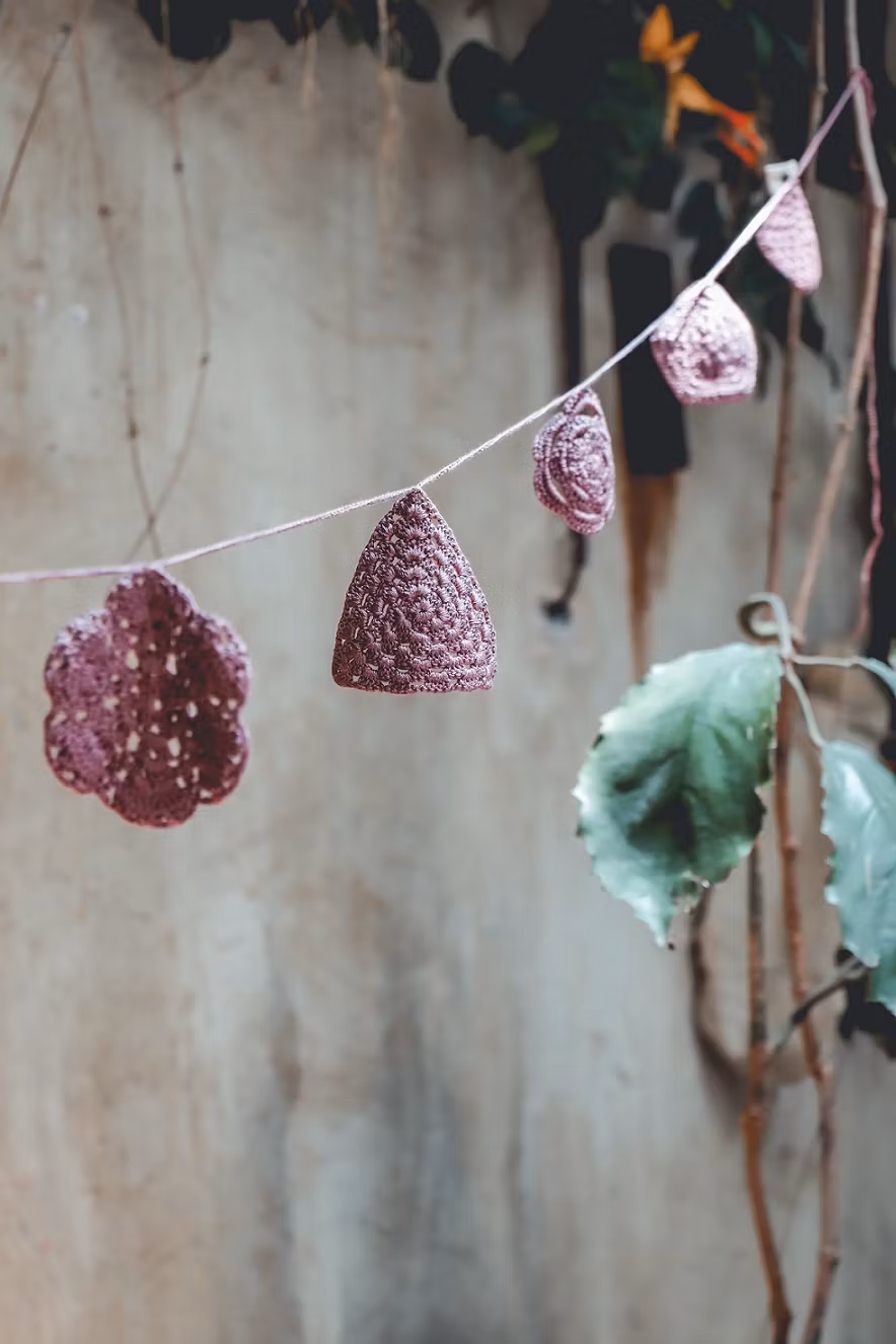 Numero 74, hæklet vimpel til børneværelset, Dusty pink