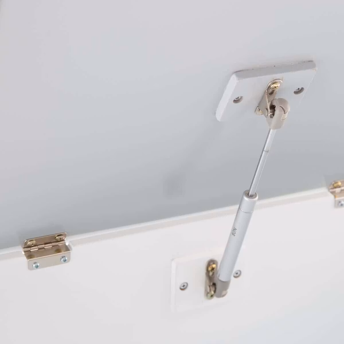 Grå/hvid opbevaringskiste