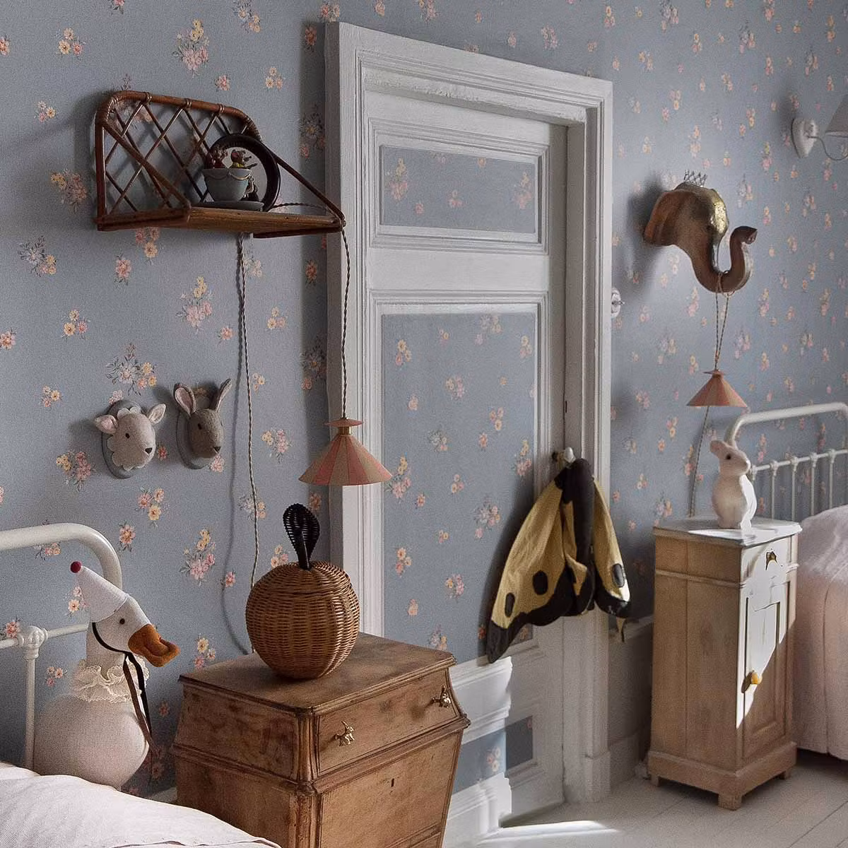 Dekornik, tapet Flowers minimini dark