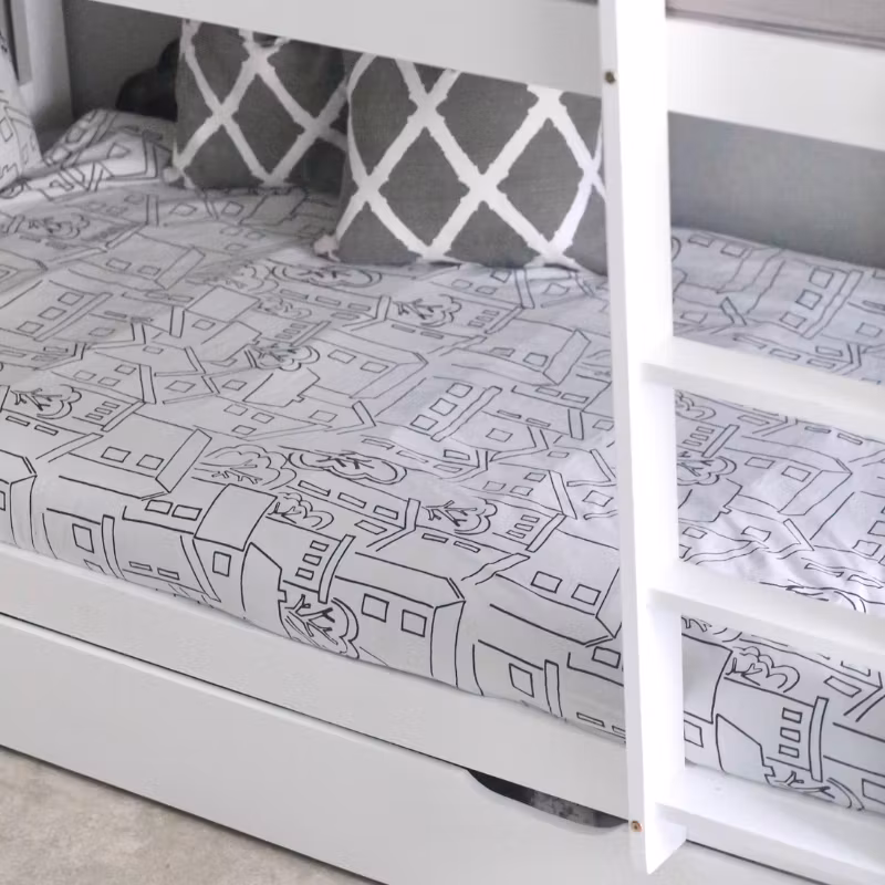 Hvid køjeseng med tre senge 90x200 cm