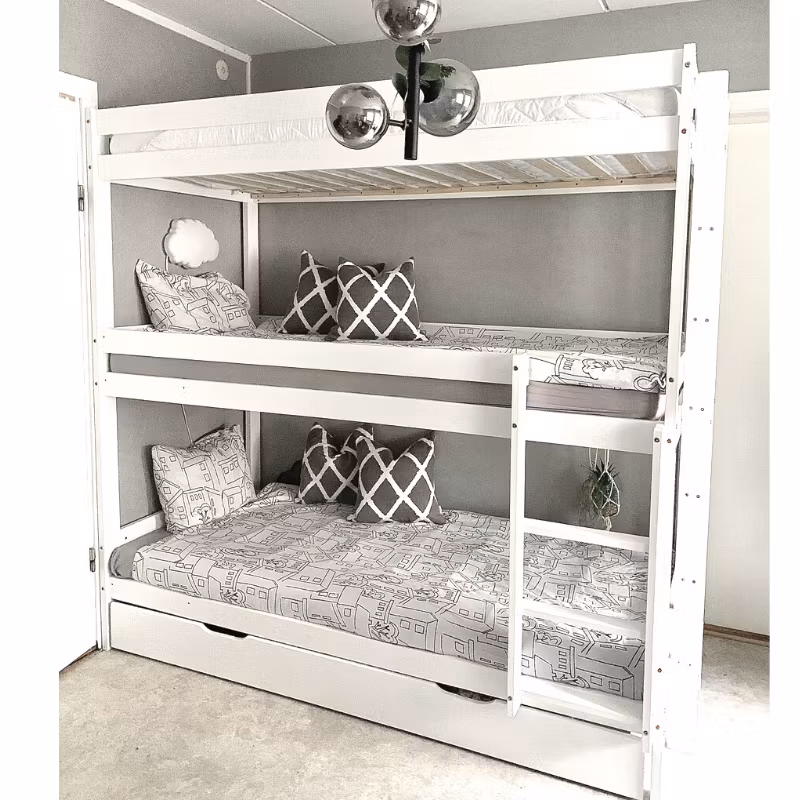 Hvid køjeseng med tre senge 90x200 cm