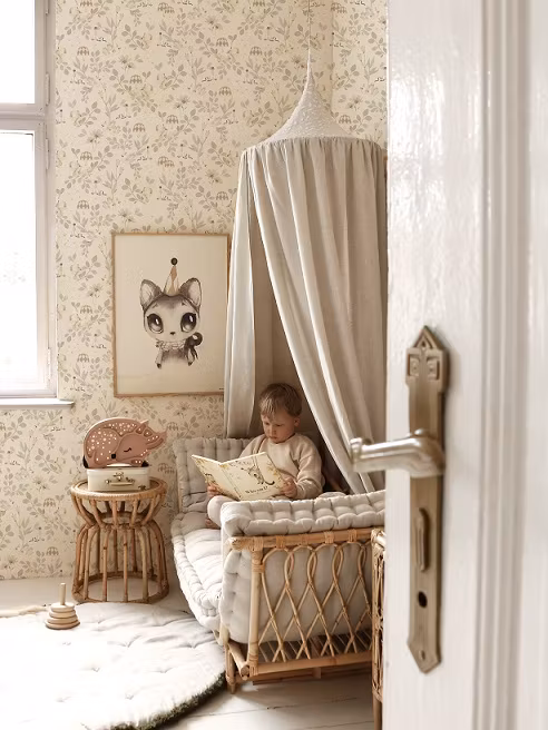 Mrs Mighetto, tapet Forest Flowers, Off White