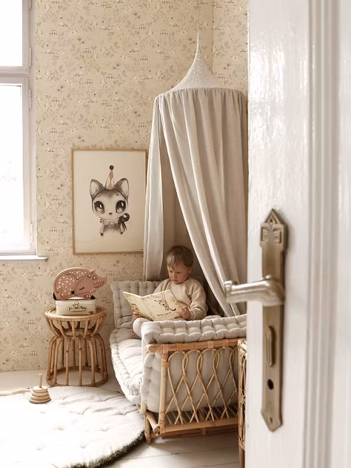 Mrs Mighetto, tapet Forest Flowers, Sand