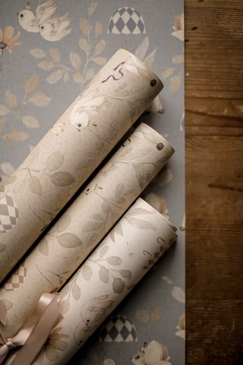 Mrs Mighetto, tapet Forest Flowers, Off White