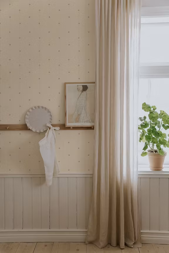 Mrs Mighetto, tapet Teeny Berries, Dusty Blue