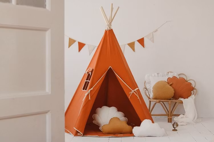 Moi Mili, tipi telt, Red Fox