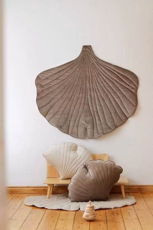 Moi Mili, legemåtte i fløjl ginkgo, Dark beige