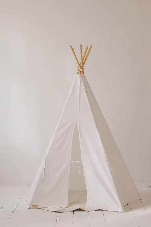 Moi Mili, tipi telt, White