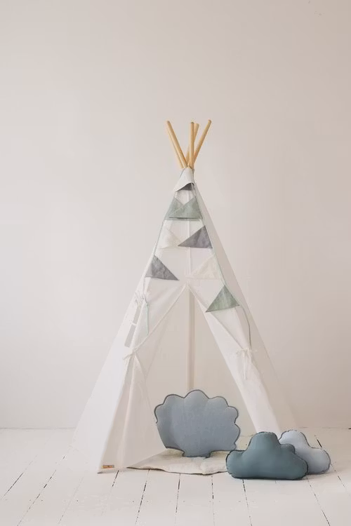 Moi Mili, tipi telt, White