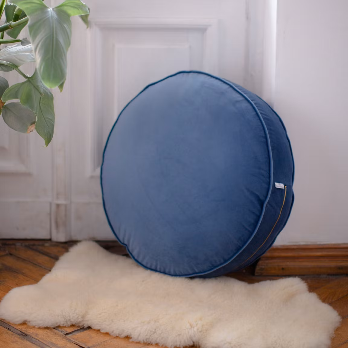 Betty's home, puf i fløjl, blå
