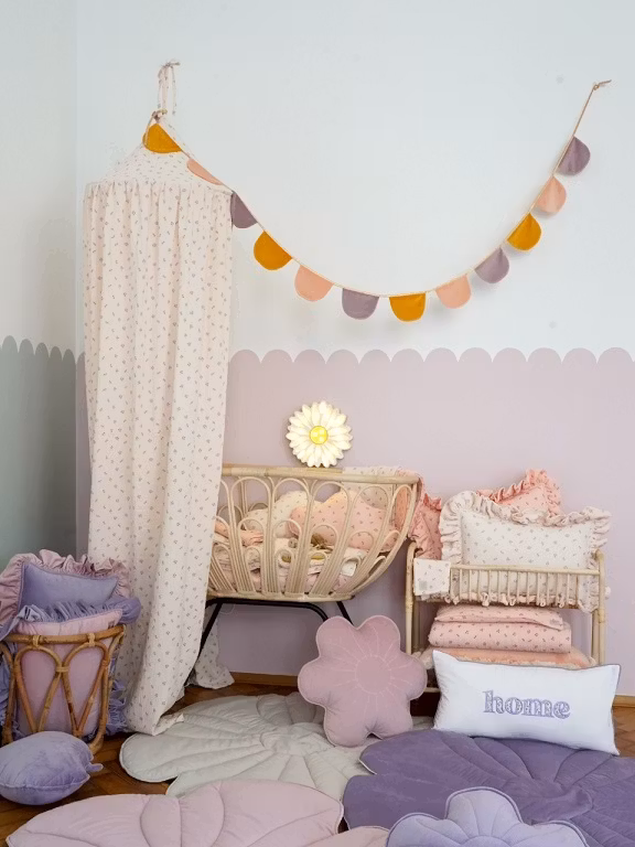 Moi Mili, sengehimmel, Purple flowers