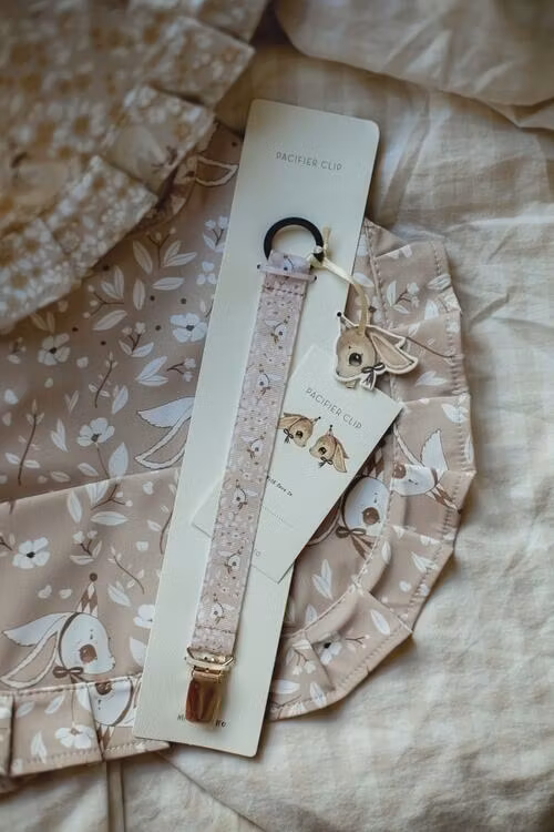 Mrs Mighetto, sutteholder Birthday Bunny Pink