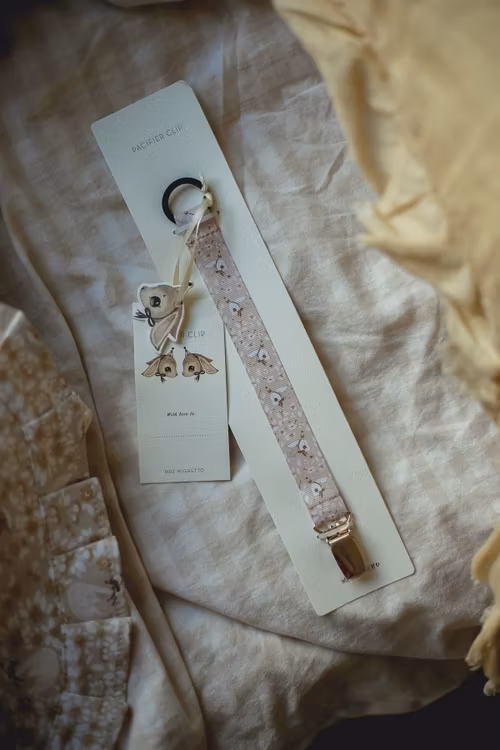 Mrs Mighetto, sutteholder Birthday Bunny Pink