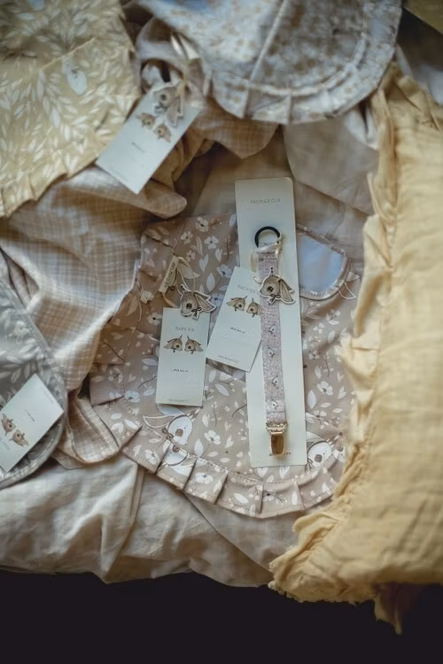 Mrs Mighetto, sutteholder Birthday Bunny Pink