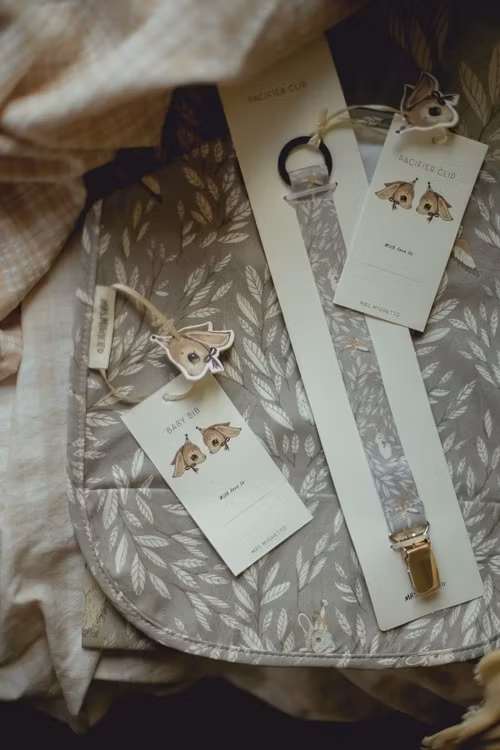 Mrs Mighetto, sutteholder Misty Leaf Grey