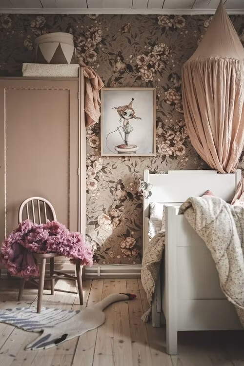 Mrs Mighetto, plakat Miss Gertrud