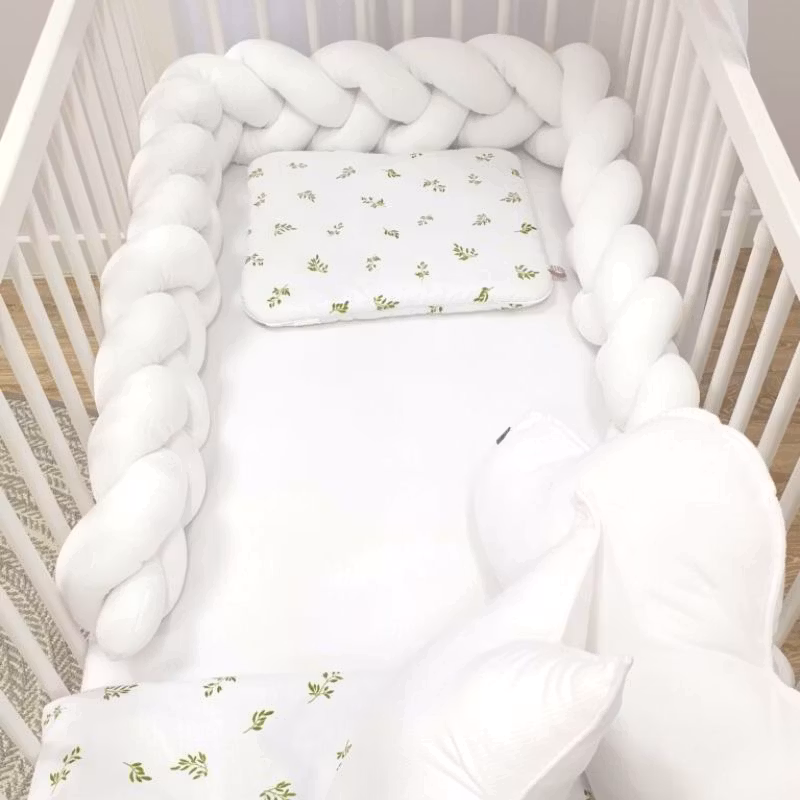 Babylove, flettet sengerand, hvid