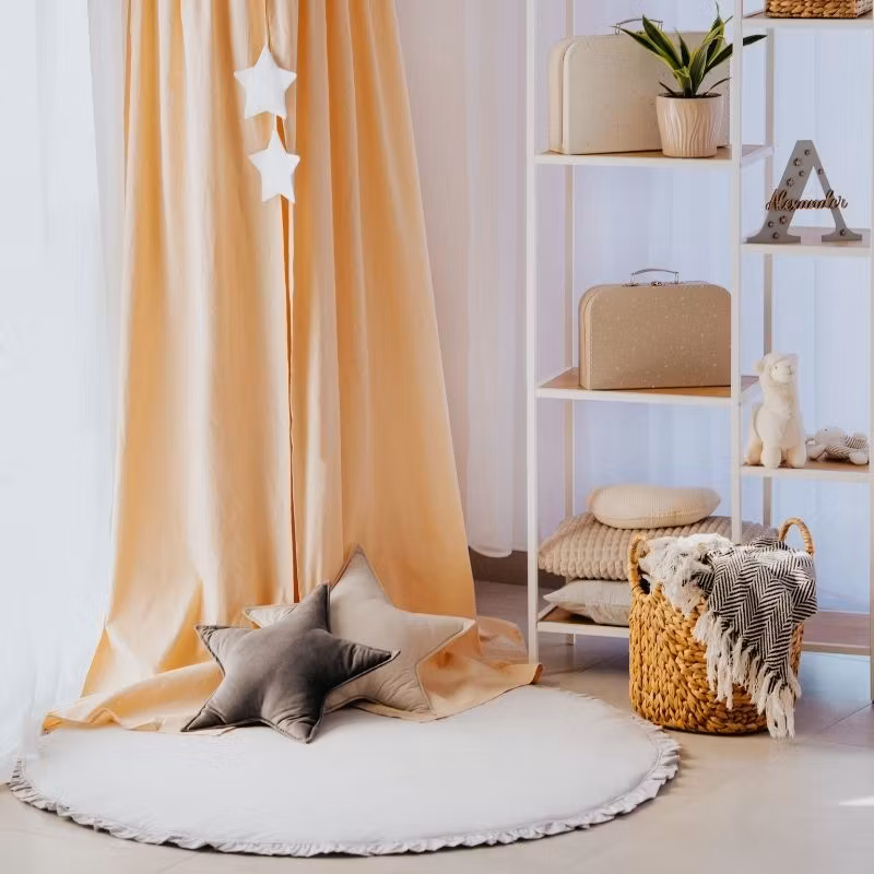 Babylove, rund legemåtte med flæser, grå