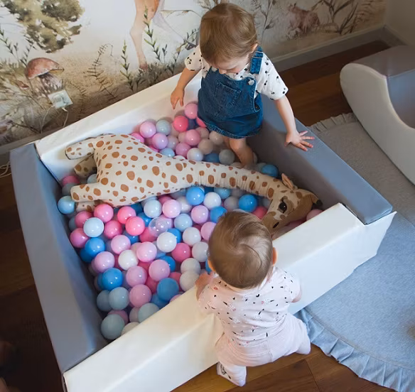 Babylove, Rektangulært boldbassin med valgfri bolde, hvid/lyserød