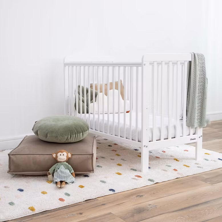 Klassisk tremmeseng, hvid