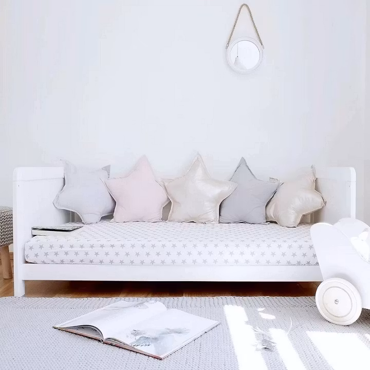 Klassisk vokseseng juniorseng, hvid