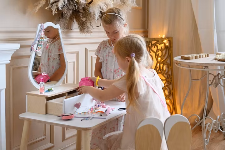 Toiletbord tulipan med kaninstol, hvid/natur