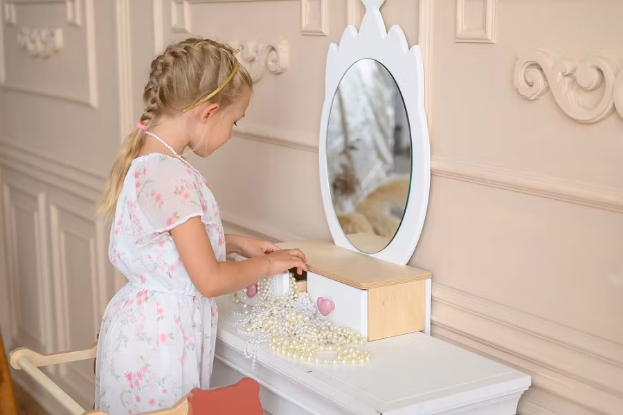 Toiletbord krone med kaninstol, hvid/natur