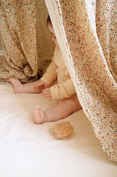 Konges Sløjd, sengehimmel, Flower field